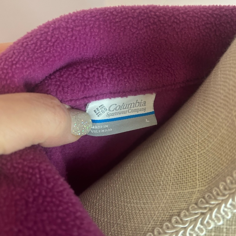 Columbia fushia color size large women’s zip up fleece jacket. Great condition. - Picture 8 of 9